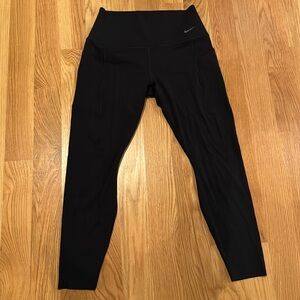 Nike Universa Leggings with Pockets